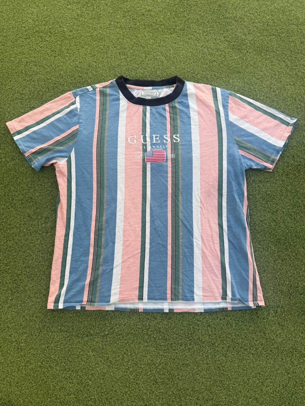 VINTAGE VTG 2000s Y2K DESIGNER SKATER TRENDY GUESS SPELLOUT AMERICAN TEE